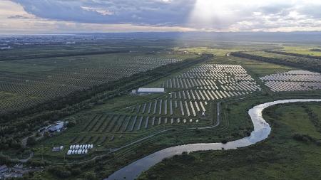 　釧路湿原周辺に建設された大規模太陽光発電所（メガソーラー）