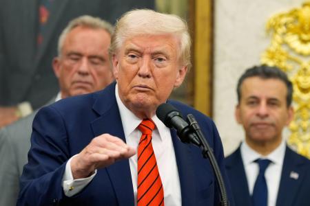 米国のトランプ大統領＝１０日、ワシントンのホワイトハウス（ＡＰ＝共同）