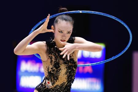 決勝前半 喜田未来乃のフープ=東京体育館