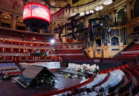 大相撲ロンドン公演に向け準備が進む「ロイヤル・アルバート・ホール」の館内=12日、ロンドン(共同)