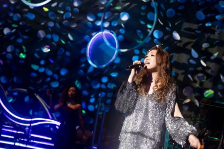 　ステージで熱唱するＪＵＪＵ＝東京都千代田区（撮影キセキミチコ・ＫＩＳＥＫＩ　ｉｎｃｋ）