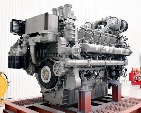 報道陣に公開されたヤンマーパワーソリューションの非常用発電機エンジン=14日午前、兵庫県尼崎市