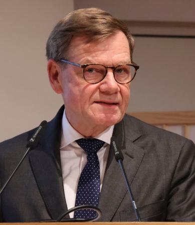 １４日、ドイツ・ベルリンで講演するワーデフール外相（共同）