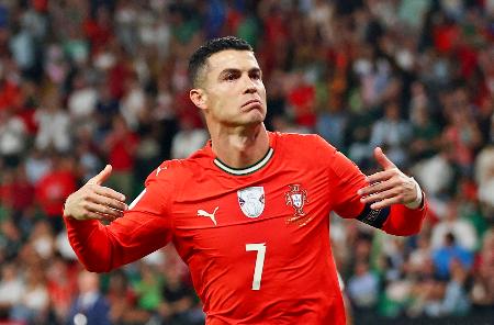 　ハンガリー戦でゴールし、喜ぶポルトガルのロナルド＝リスボン（ロイター＝共同）