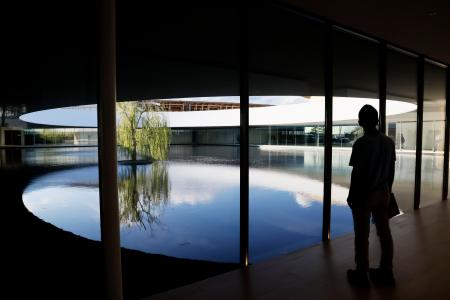 記者団に公開された大阪・関西万博会場の迎賓館＝１５日午後、大阪市此花区の夢洲