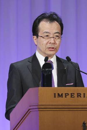 第78回新聞大会であいさつする中村史郎日本新聞協会会長=15日午後、東京都内