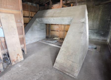 太平洋戦争中に旧陸軍が疑似飛行機の着陸訓練に使った設備「鎮碇」=7月、栃木県大田原市(同市提供)