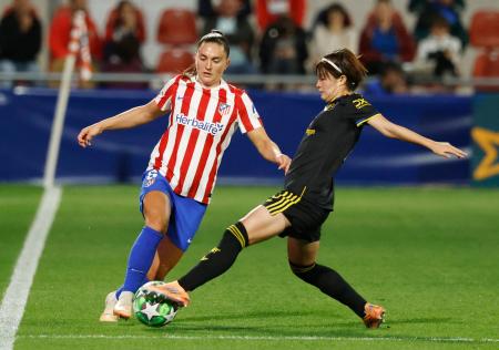 アトレチコ・マドリード戦にフル出場したマンチェスター・ユナイテッドの宮沢ひなた(右)=16日(ロイター=共同)