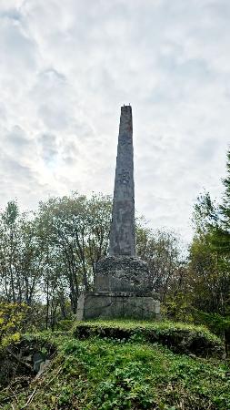 日本統治時代に設置された「忠魂碑」=11日、ロシア極東サハリン州オホーツコエ村(地元住民提供・共同)