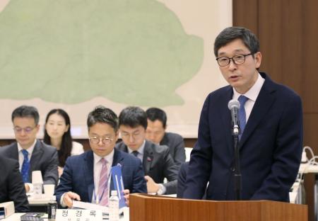 　１８日、在日韓国大使館で国政監査に出席した李赫大使＝東京都内（聯合＝共同）