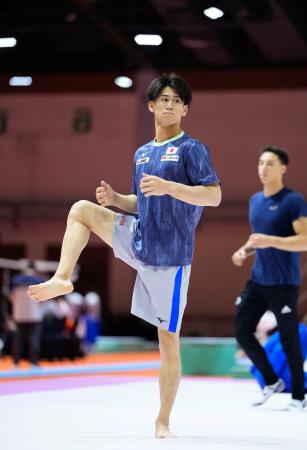 調整する橋本大輝＝ジャカルタ（共同）