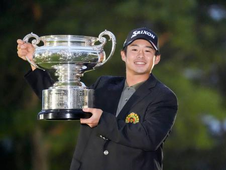 ゴルフの日本オープン選手権で優勝した片岡尚之=日光CC
