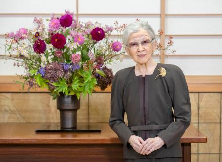 上皇后美智子さま＝９日、東京・元赤坂の仙洞御所（宮内庁提供）