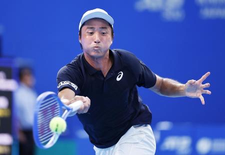 9月、木下グループ・ジャパン・オープンでプレーする望月慎太郎=東京・有明テニスの森公園