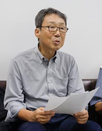 　ＰＦＡＳに関する調査結果を発表する市民団体の久米慶典共同代表＝２０日午前、山口県岩国市