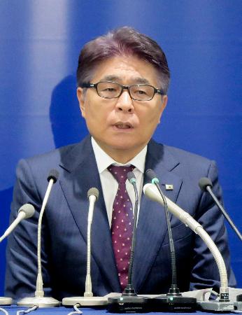 記者会見する日本サッカー協会の山本昌邦氏=20日、東京都文京区