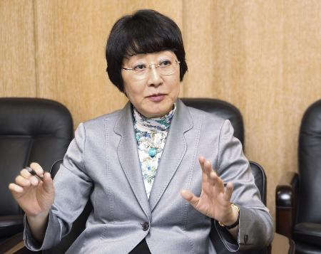 インタビューに答える市川とみ子氏=6月、スイス・ジュネーブ