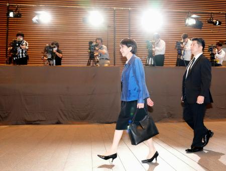 首相官邸に入る高市早苗首相=21日午後3時35分