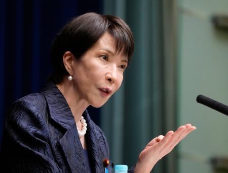 新内閣が発足し、記者会見する高市早苗首相＝２１日午後１０時１３分、首相官邸