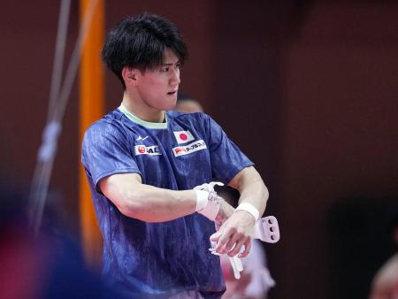 男子個人総合決勝に向け調整する橋本大輝＝ジャカルタ（共同）