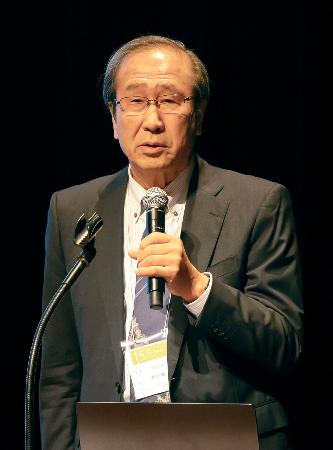 講演する北川進京都大特別教授＝２２日午前、東京都江戸川区