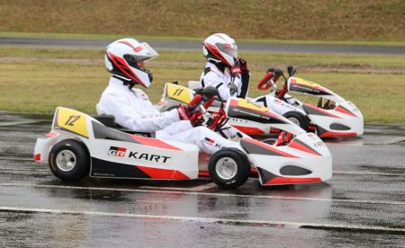 トヨタ自動車が発売予定のレーシングカート「GRカート」=22日、三重県鈴鹿市の鈴鹿サーキット