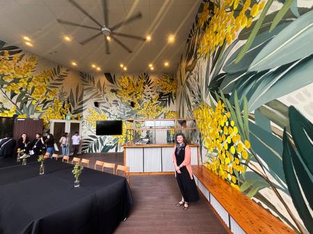 公開されたオーストラリア館のＶＩＰエリア＝１１日、大阪市此花区の夢洲