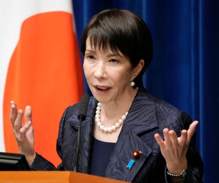 新内閣が発足し、記者会見する高市首相=21日、首相官邸