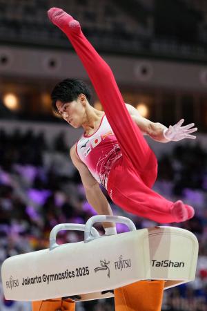 男子個人総合決勝 橋本大輝のあん馬=ジャカルタ(共同)