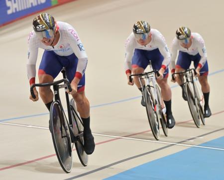 男子チームスプリント1回戦の日本=サンティアゴ(共同)