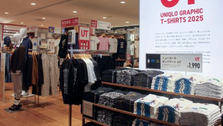 ユニクロが大阪・梅田に開業する旗艦店「UNIQLO UMEDA」の店内=23日
