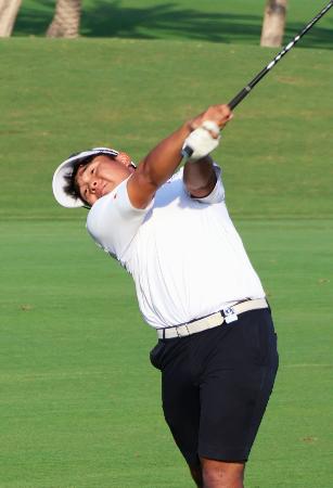 第1ラウンド、5アンダーで4位の長崎大星=エミレーツGC(共同)