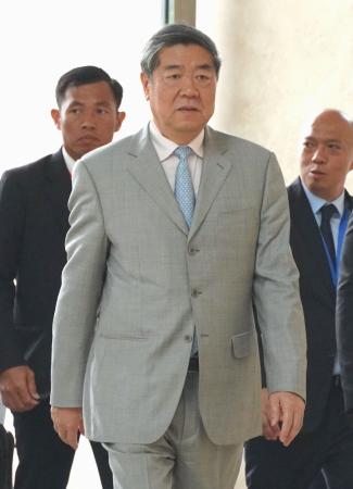 米中貿易協議の会場に入る中国の何立峰副首相=25日、クアラルンプール(共同)