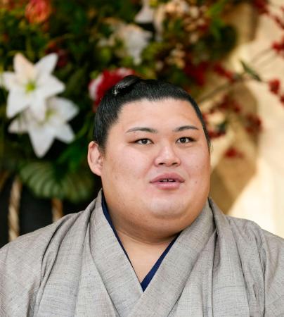 大相撲九州場所の番付が発表され、記者会見する横綱大の里＝２７日、福岡市