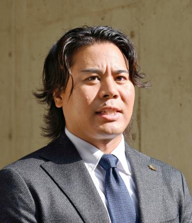 　取材に応じるソフトバンクの浜口遥大投手＝２７日、みずほペイペイドーム