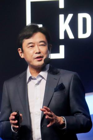 イベントに登壇したKDDIの松田浩路社長=28日午前、東京都港区