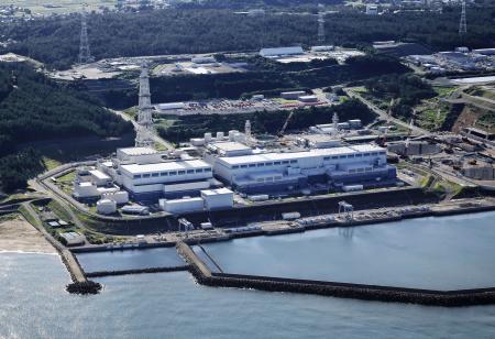新潟県の東京電力柏崎刈羽原発の（左から）５号機、６号機、７号機＝２０２４年９月