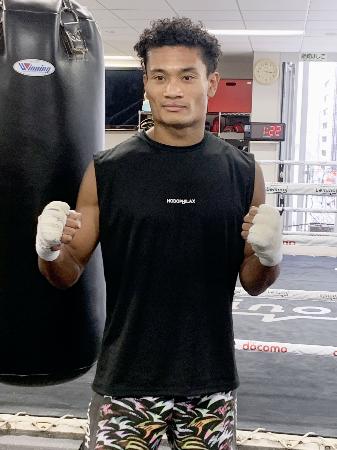 ボクシングのWBAスーパーライト級タイトルマッチに向け、練習を公開した平岡アンディ=28日、横浜市内の大橋ジム