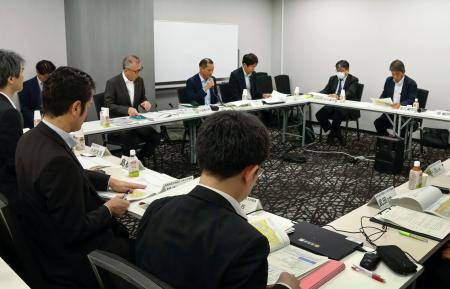 京都市で開かれた島根県原子力安全顧問会議＝２９日午前