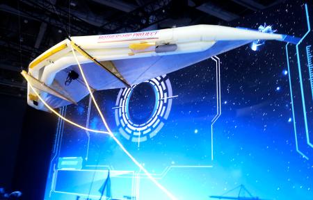 トヨタ自動車が出品した、偏西風を利用して発電するたこ=29日、東京都江東区の東京ビッグサイト