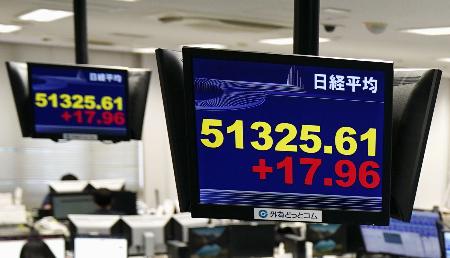 5万1325円61銭で取引を終えた日経平均株価を示すモニター=30日午後、東京都港区の外為どっとコム