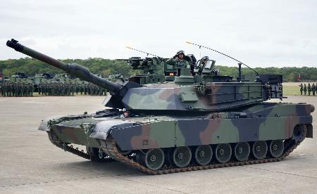 　台湾が就役させた戦車エーブラムス＝３１日、台湾・新竹県（共同）