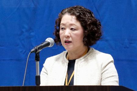 討論集会で発言する連合の芳野友子会長=31日午後、東京都荒川区