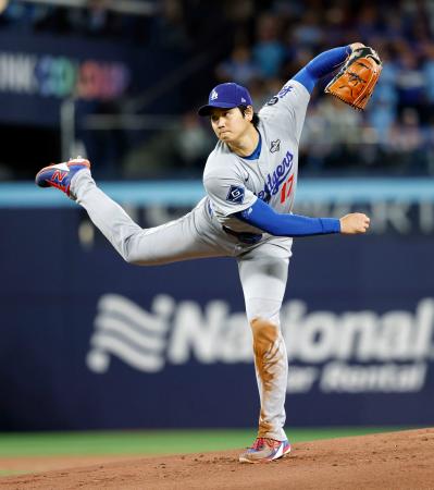 米大リーグ、ブルージェイズとのワールドシリーズ第7戦に先発登板したドジャース・大谷翔平=1日、トロント(共同)