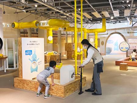 　「がすてなーに　ガスの科学館」の展示＝東京都江東区