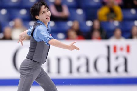 男子で３位となった三浦佳生のフリーの演技＝サスカトゥーン（共同）