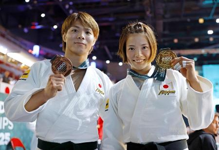 柔道の阿部詩（右）と阿部一二三＝２０２５年６月、ブダペスト（共同）