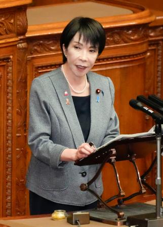 参院本会議で答弁する高市首相＝５日午前