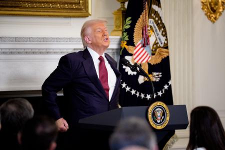 ５日、中国の習近平国家主席との会談について話すトランプ米大統領＝ワシントンのホワイトハウス（ゲッティ＝共同）