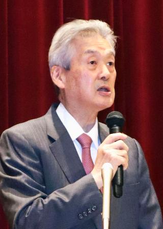 記者会見する日本医師会の松本吉郎会長＝６日午後、東京都文京区